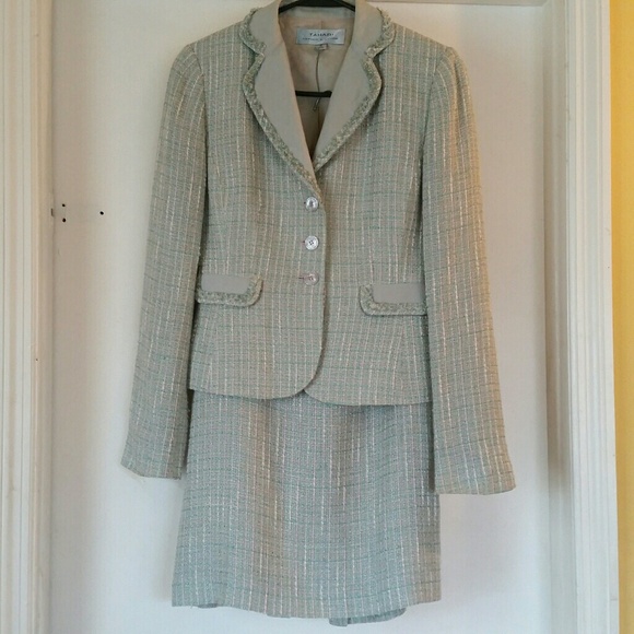 Tahari Dresses & Skirts - Tahari Arthur S. Levine skirt suit